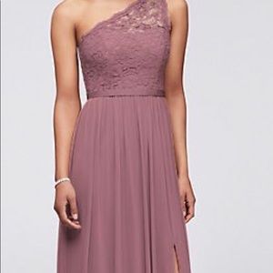 David’s Bridal-Quartz. I’m 5’2 & wore a 3” heel